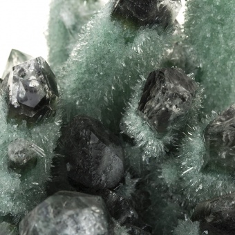 Друза кристаллов кварца с хлоритом «Изморозь»