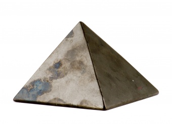 Пирамидка из натурального камня шунгит