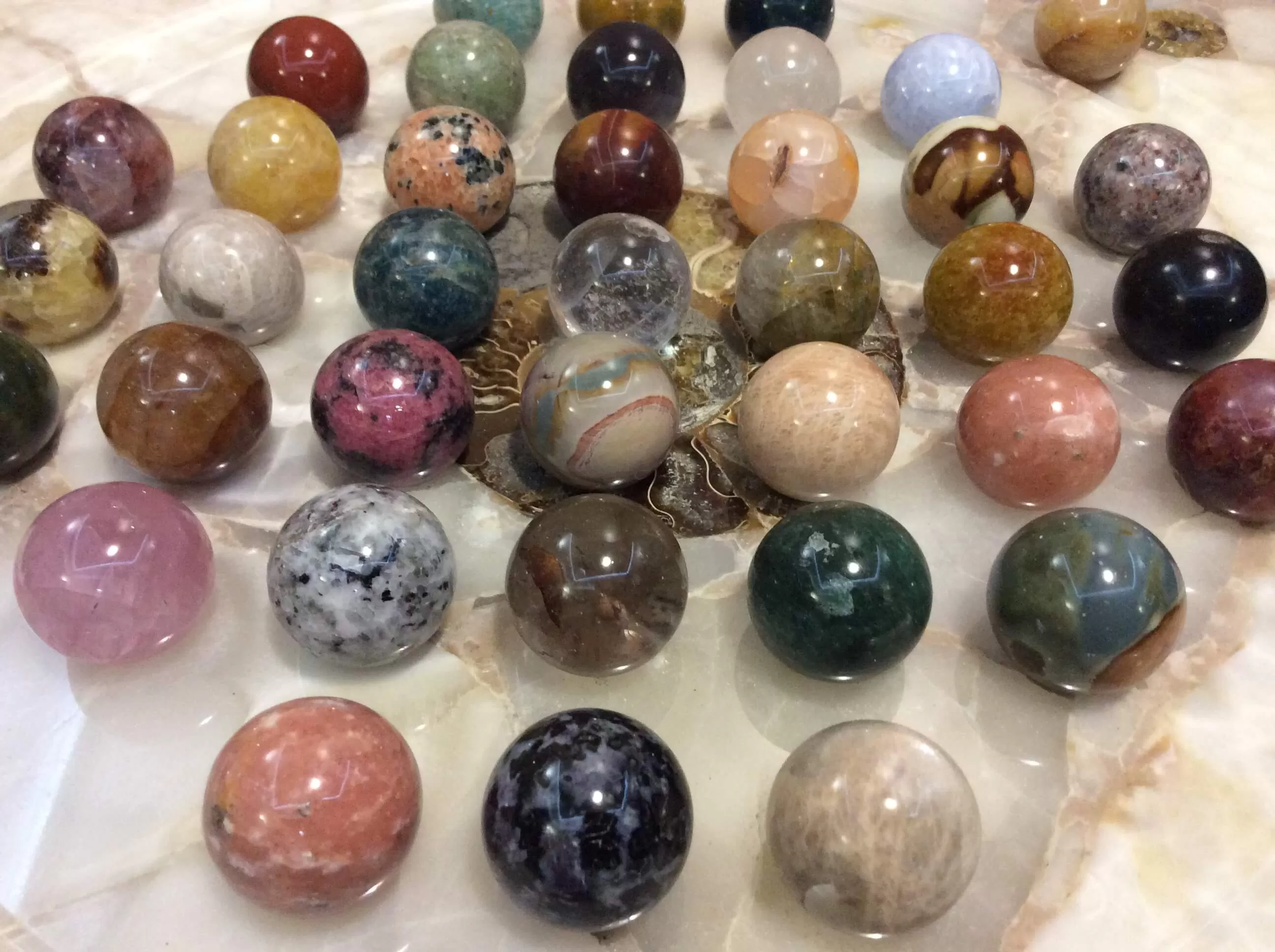 Коллекция самоцветов. Коллекция природных камней. Камни из натуральных камней коллекция. Коллекция планет из натуральных камней. Планеты из камня.